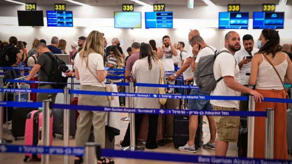 Check-in at Ben-Gurion Airport, July 7, 2022. Photo by Avshalom Sassoni/Flash90.