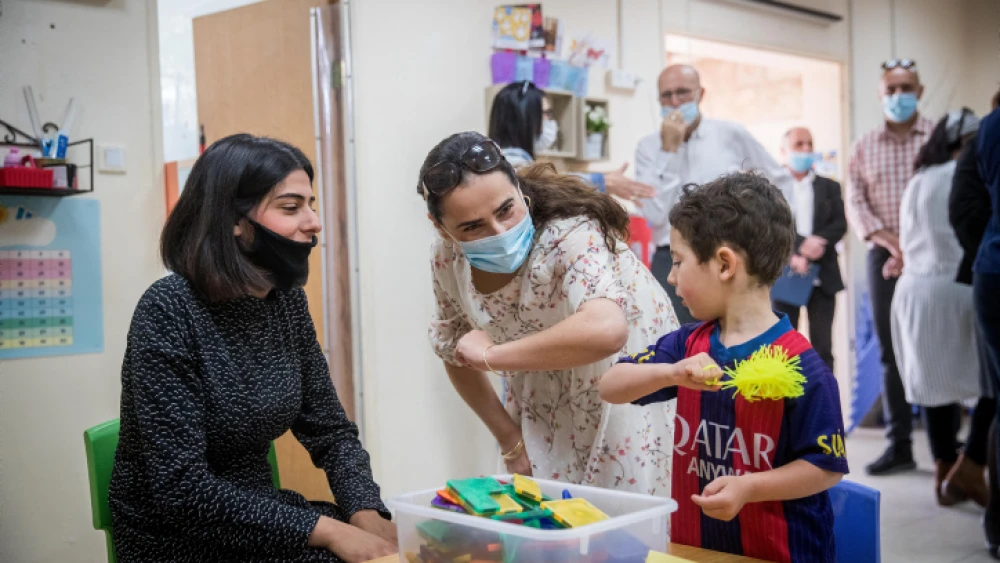 Children and teachers return to the Gan Nayot kindergarten in Jerusalem on May 10, 2020, for the first time in two months, after being hut down due to the COVID-19 pandemic. Photo by Yonatan SIndel/Flash90.