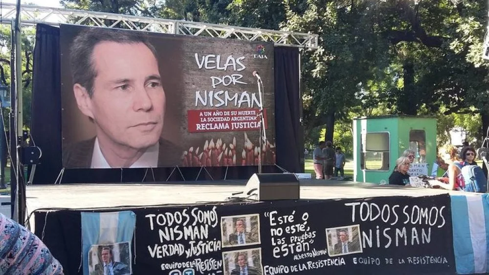 A protest in Buenos Aires marked the one-year anniversary of the death of Alberto Nisman, the Argentinian federal prosecutor who was investigating the AMIA Jewish center bombing, January 2016. Credit: Wikimedia Commons.