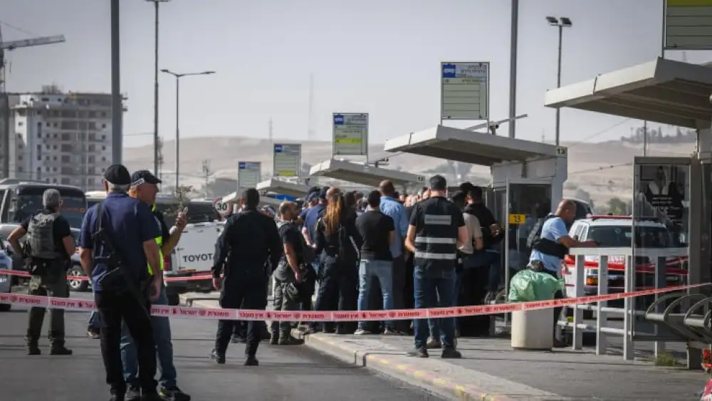 An Israeli was wounded in a terror stabbing at Beersheva's central bus station, March 31, 2024. Photo by Dudu Greenspan/Flash90.