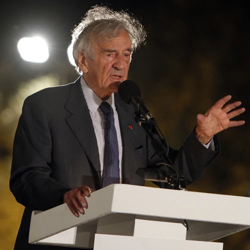 Nobel Prize laureate Elie Wiesel speaks at an awards ceremony held at the Israel Museum in Jerusalem. Wiesel received the Jerusalem guardian award in recognition of his unwavering defense of Jerusalem as the eternal capital of the Jewish people. Aug. 31, 2010. Photo by Miriam Alster/Flash90.