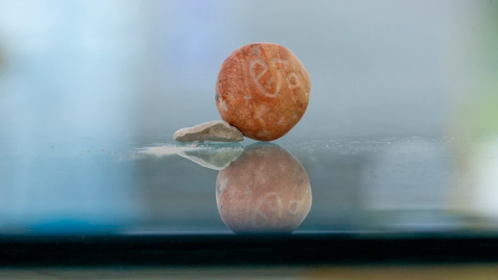 A Beka weight with a Hebrew description from the First Temple era was found in Jerusalem. Credit: Eliyahu Yanai, City of David.