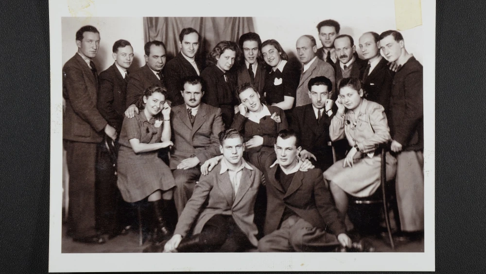 Members of the “Nasza Grupa” together with members of “Hanoar Hazioni” from Hungary, Budapest, 1943. Bottom row, from right: Pinek Trajman, Yaakov-Jozek Rosenberg. Credit: Courtesy.