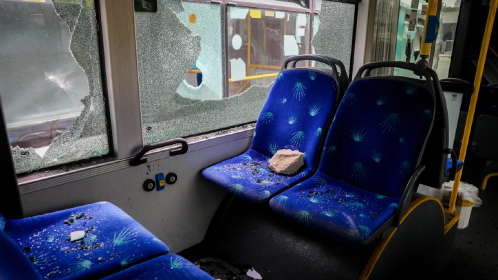 A bus in Jerusalem on April 17, 2022, that was stoned by Palestinian rioters outside Jerusalem's Old City. Photo by Yonatan Sindel/Flash90.