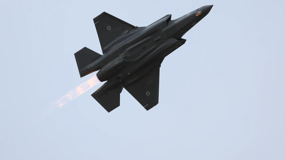 File photo: Israeli fighters fly during an airshow at the Hatzerim Air Base in the Negev Desert, Dec. 27, 2017. Photo by Flash90.