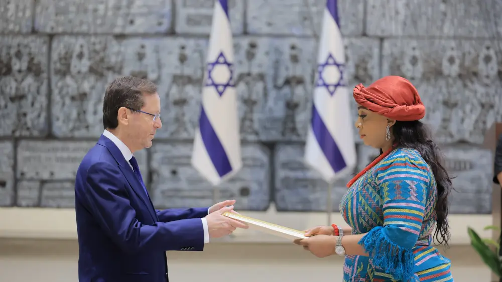 Nigerian Ambassador Nkechi Linda Ufochukwu presents her diplomatic credentials to Israeli President Isaac Herzog at the President’s Residence in Jerusalem, Aug. 3, 2026. Photo by Sharon Altshul.