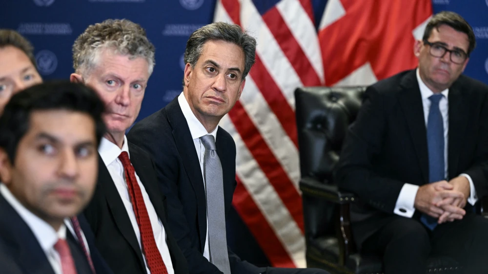 British National Security Advisor Jonathan Powell, third from right, attends a meeting with British Foreign Secretary Ed Miliband, right, and British Prime Minister Andy Burnham in New York, on Sept 22, 2026. Photo by Brendan SMIALOWSKI / AFP via Getty Images.
