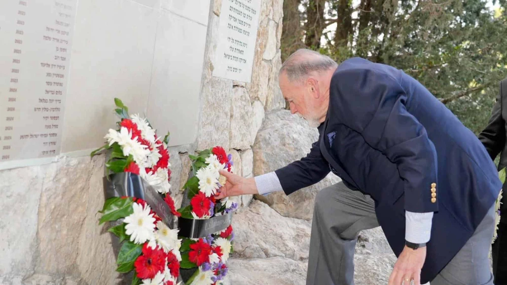 U.S. Ambassador to Israel Mike Huckabee lays a wreath at a ceremony honoring American victims of the Oct. 7, 2023 Hamas massacre, April 27, 2025. Source: X/@USAmbIsrael.