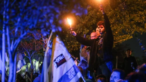 Israelis protest against Israeli Prime Minister Benjamin Netanyahu's decision to fire Defense Minister Yoav Gallant, near the house of Israeli Prime Minister Benjamin Netanyahu in Caesarea, Nov. 5, 2024. Photo by Tal Gal/Flash90.