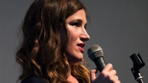 Kathryn Hahn, May 2016. Credit: T'ruah via Wikimedia Commons.