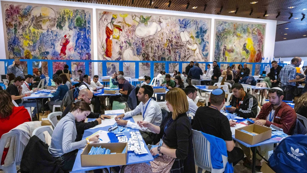 Central Election Committee workers count ballots at the Knesset in Jerusalem, two days after the general election, Nov. 3, 2022. Photo by Olivier Fitoussi/Flash90.