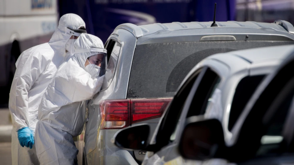 Magen David Adom medical workers test Hebrew Gymnasium high school students and their families at a drive-through coronavirus test site in Jerusalem, on May 30, 2020. Photo by Yonatan Sindel/Flash90.