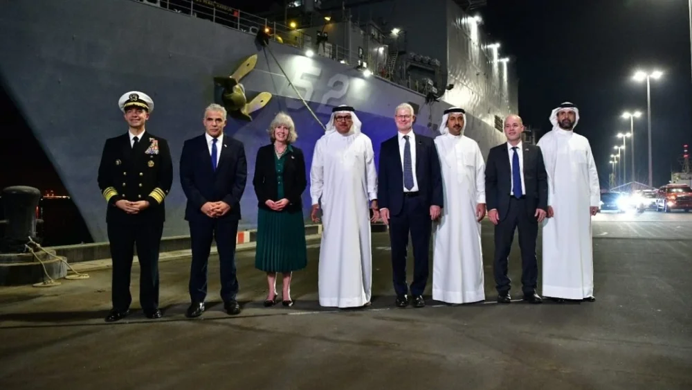 Israeli Foreign Minister Yair Lapid (second from left), Bahraini officials and U.S. Vice Admiral Brad Cooper at the U.S. Navy’s Fifth Fleet headquarters in Bahrain. Source: Yair Lapid/Twitter.