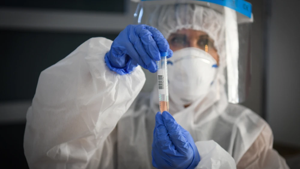 A medical worker holds a test sample at a mobile COVID-19 testing station in Rehovot on June 25, 2020. Photo by Yossi Zeliger/Flash90.