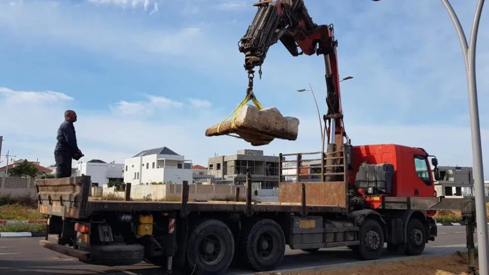 The marble sarcophagus lid, dating back some 1,900 years, being lifted from a garbage dump site in southern Israel. Dec. 2021. Credit: Israel Antiquities Authority.