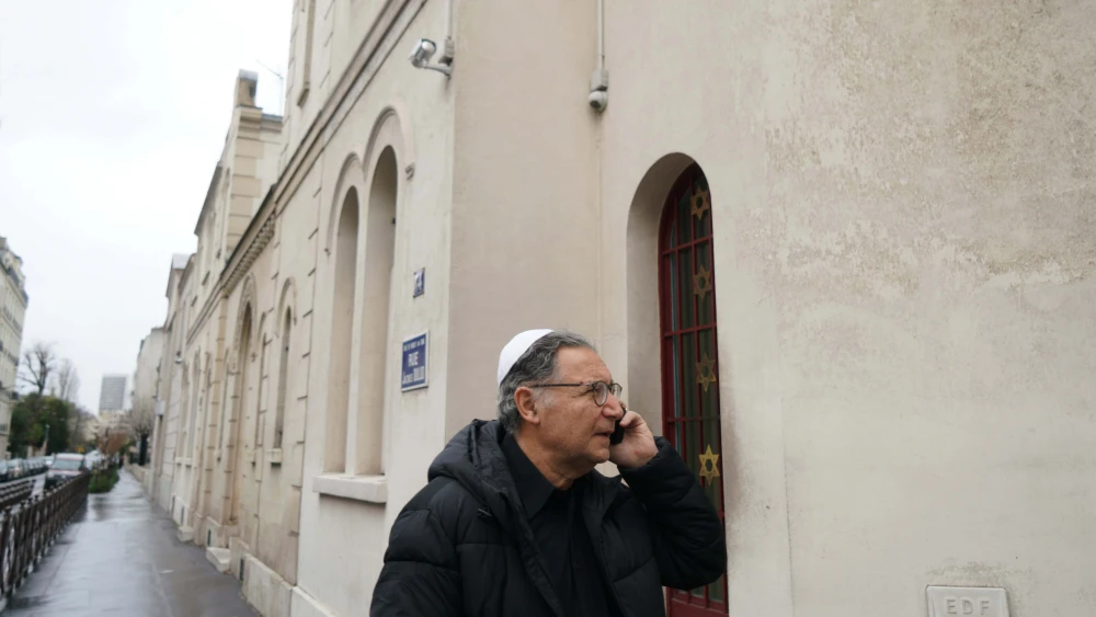 A Jewish man outside the synagogue of Neuilly-sur-Seine, west of Paris, on Dec. 11, 2017. Photo by Canaan Lidor.