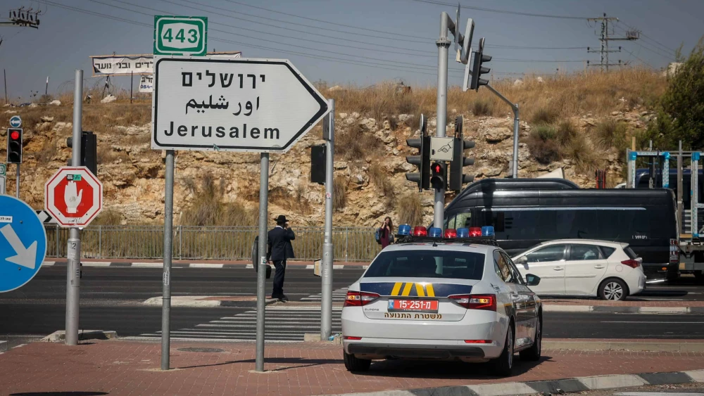Israeli security personnel on Route 443, the alternative road between Jerusalem and Tel Aviv, near the city of Modi'in, July 13, 2022. Credit: Flash90.