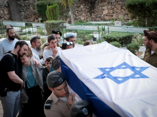 Mourners attend the funeral of IDF soldier David Shila at the Mount Herzl Military Cemetary in Jerusalem, Oct. 8, 2023. Photo by Noam Revkin Fenton /Flash90.