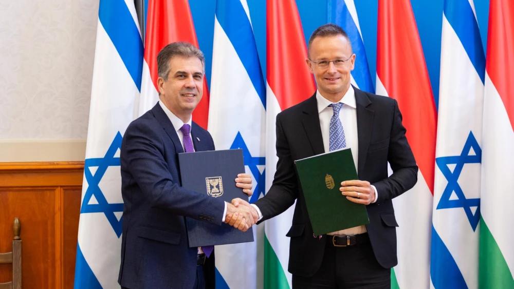 Israeli Foreign Minister Eli Cohen, left, with Hungarian Foreign Minister Péter Szijjárto in Budapest on May 31, 2023. Source: Eli Cohen via Twitter