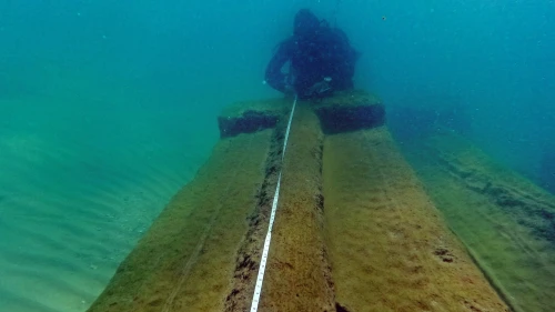 A diver measures the rare cargo near Moshav Beit Yanai. Credit: IAA.