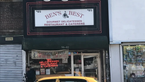 The outside of the Jewish deli Ben’s Best in Queens, N.Y.,, which closed on June 30. Credit: Shiryn Solny.