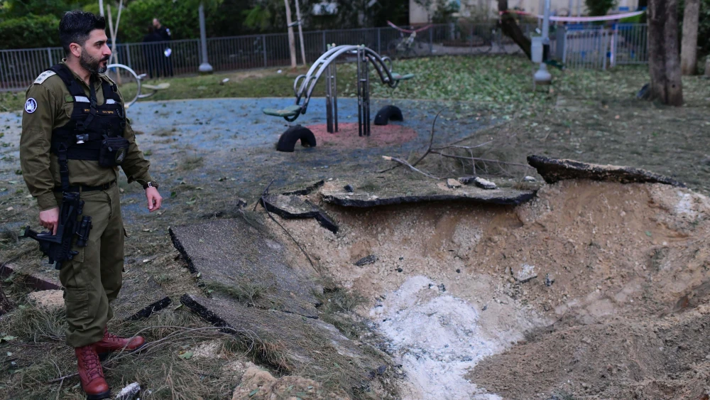 Israeli security forces at the scene where a ballistic missile fired from Yemen hit a playground in Jaffa, on Dec. 21, 2024. Photo by Tomer Neuberg/Flash90.