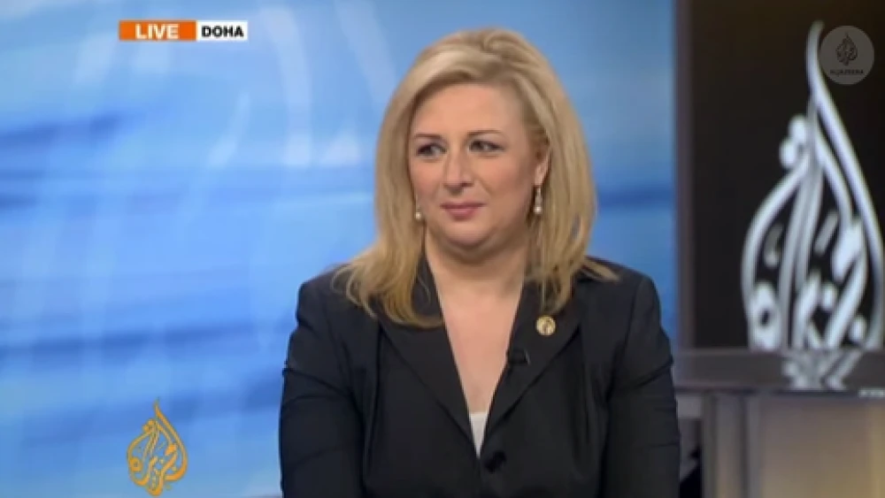 Suha Arafat on the set of Al Jazeera. Screenshot.