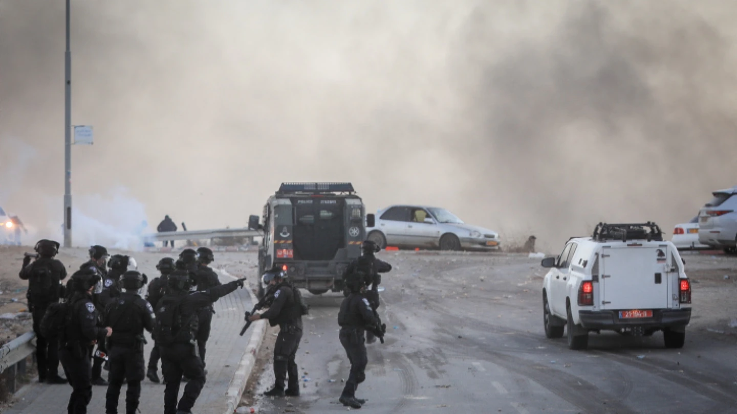 Fk Riot Police officer wounded as Bedouin riots proliferate in southern Israel ...