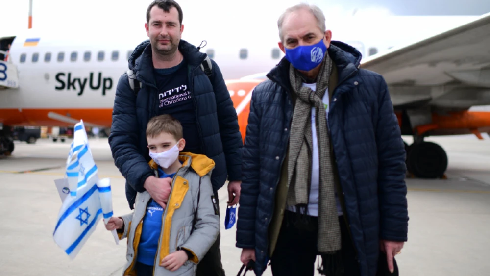 Ukrainian Jewish immigrants arrive at Ben-Gurion International Airport in Tel Aviv as part of an aliyah from Ukraine on Feb. 20, 2022. Photo by Tomer Neuberg/Flash90.