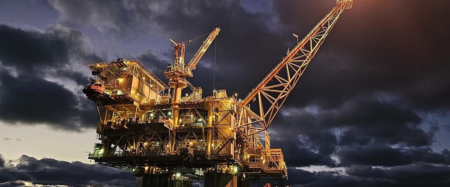 An offshore drilling rig. Israel's Navitas Petroleum is expanding into South Africa's Orange Basin, one of the world's fastest-growing offshore oil exploration regions. Credit: Wikipedia.