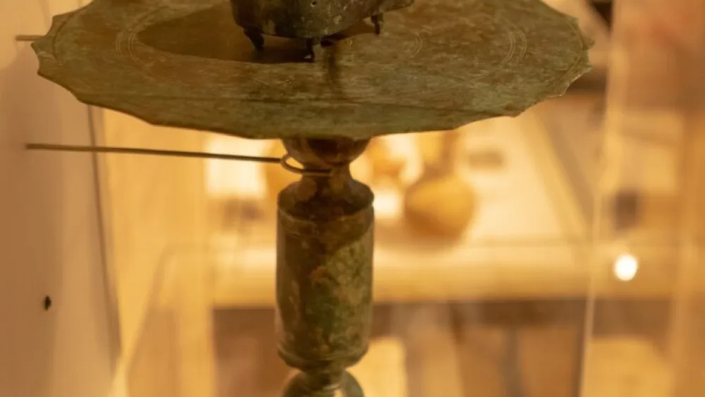 An ancient candlestick made by a metalsmith from Tiberias, exhibited in the Sanhedrin Train Exhibition. Photo by Adar Anaqi.