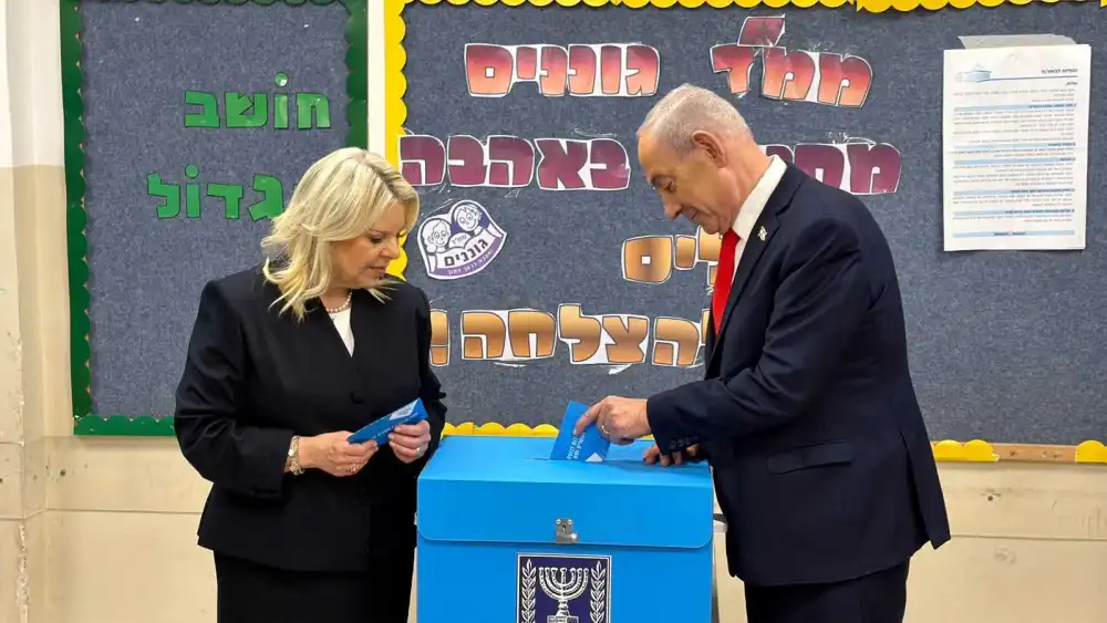 Israeli Prime Minister Benjamin Netanyahu and his wife, Sara, cast their ballots at a polling station in Jerusalem, Oct. 27, 2026. Credit: Prime Minister's Office.