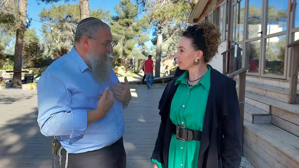 Gush Etzion Regional Council head Shlomo Ne'eman speaks with Environmental Protection Minister Idit Silman. Credit: Gush Etzion Regional Council spokesman.
