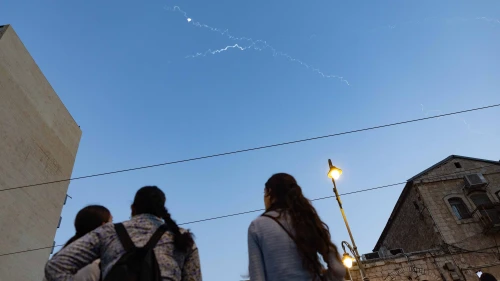 The interception of a Houthi terrorist missile from Yemen, as seen in Jerusalem, June 10, 2025. Photo by Chaim Goldberg/Flash90.