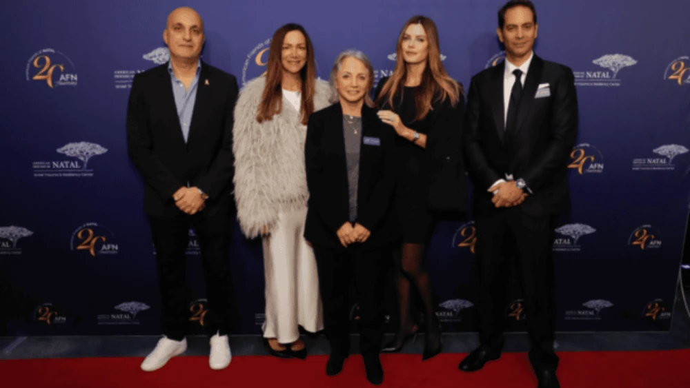 Yael and Adi Alexander, parents of released hostage Edan Alexander, were honored at the AFN Gala for their strength, resilience, and unwavering hope. (L-R) Adi Alexander, Yael Alexander, Jude Yovel Recanati, Isabelle Bichler-Eliasaf, Ran Eliasaf. Photo by Astrid Stawiarz/Getty Images for American Friends of American Friends of NATAL.