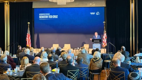 El senador Ted Cruz (republicano por Texas) habla en un evento de la Coalición Judía Republicana y la revista National Review en Washington, el 10 de marzo de 2026. Foto de Andrew Bernard.