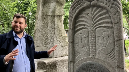 Michał Laszczkowski, CEO of Poland’s Cultural Heritage Foundation, gives a tour of the Jewish cemetery in Warsaw, July 2019. Photo by Eliana Rudee.