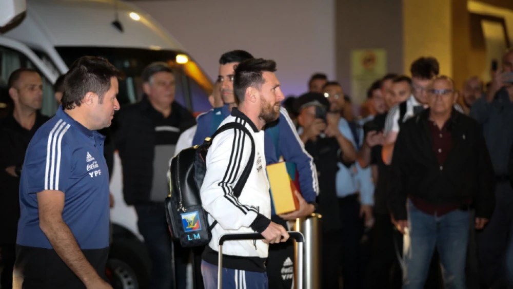 Argentinian football player Lionel Messi arrives at the Hilton Tel Aviv ahead of a friendly soccer match between Uruguay and Argentina, Nov. 17, 2019. Photo by Flash90.