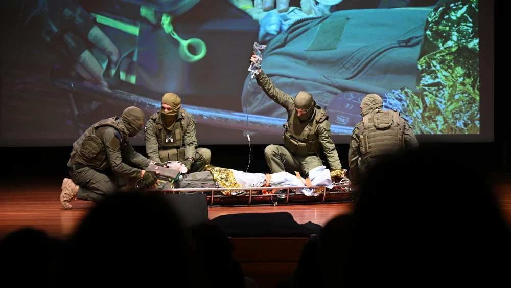 Members of Unit 669 of the Israel Defense Forces perform a live demonstration of rescuing an injured service member under combat conditions for the audience at the AFU 669 gala, held at the Museum of Jewish Heritage–A Living Memorial to the Holocaust in Lower Manhattan, on Oct. 15, 2026. Credit: VideoServiceNYC.