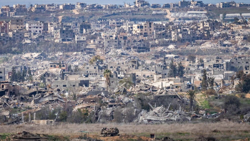 IDF soldiers inside the northern Gaza Strip, as seen from the Israeli side of the border, Jan. 19, 2025. Photo by Yonatan Sindel/Flash90.