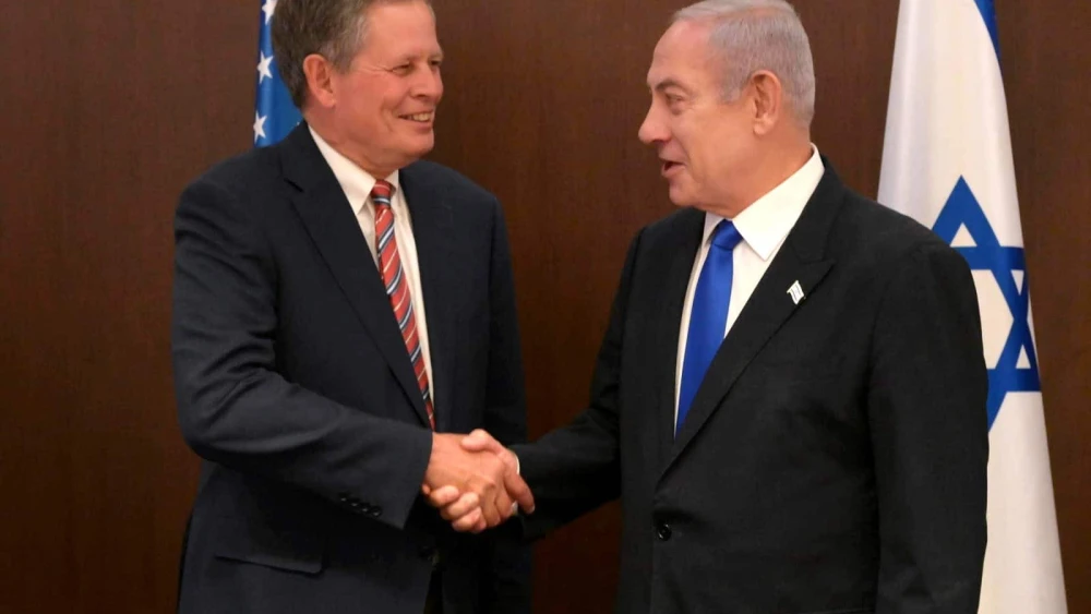 Prime Minister Benjamin Netanyahu meets with Sen. Steve Daines in Jerusalem Aug. 30, 2023. Photo by Amos Ben-Gershom/GPO.