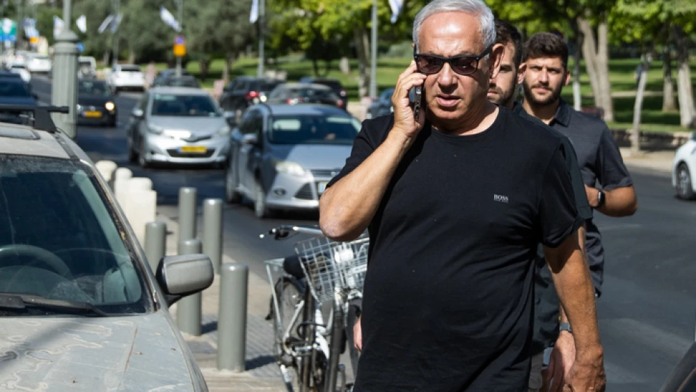 Israeli opposition leader and former prime minister Benjamin Netanyahu takes a morning walk in central Jerusalem, June 1, 2022. Photo by Yonatan Sindel/Flash90.