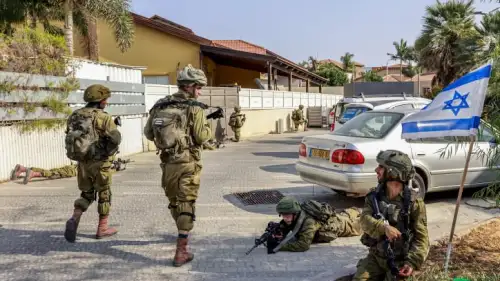 Israeli soldiers take position in the western Negev city of Sderot, Oct. 8, 2023. Photo by Yossi Zamir/Flash90.