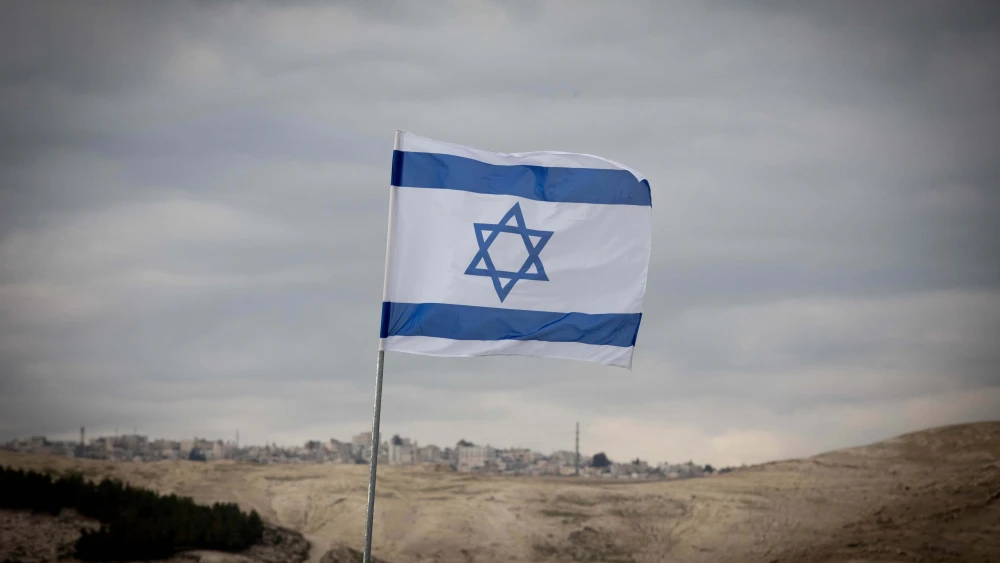 An Israeli flag in the E1 area of Ma'ale Adummim in Judea, Jan. 2, 2017. Photo by Yonatan Sindel/Flash90.