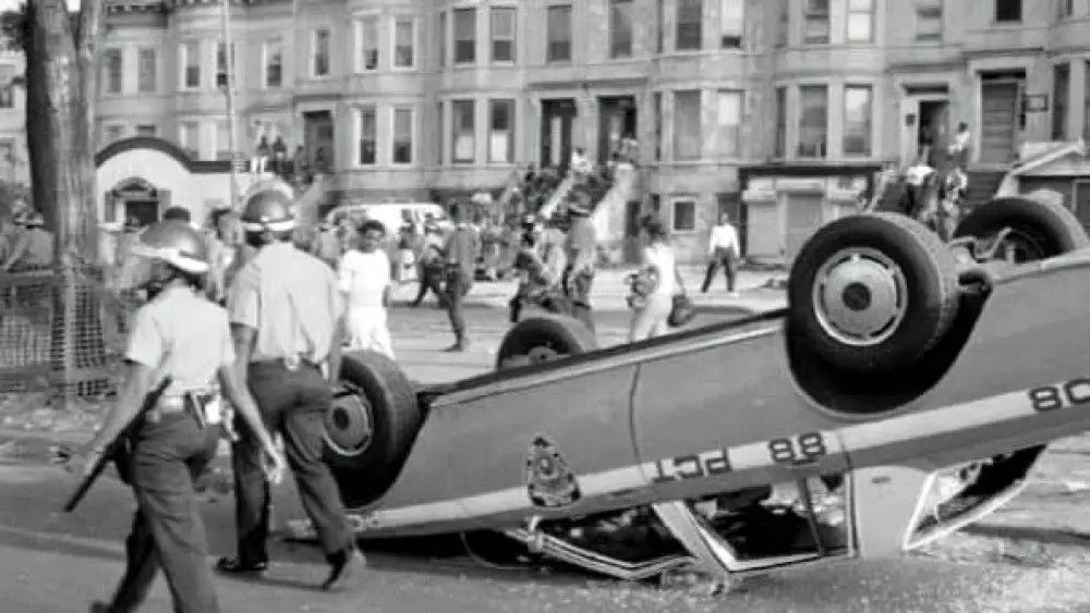 Scene from three days of riots in the Crown Heights neighborhood of Brooklyn, N.Y., from Aug. 19-21, 1991. Credit: americanpolicenews.com.