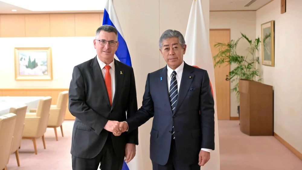 Israeli Foreign Minister Gideon Sa’ar meets with Japanese Foreign Minister Takeshi Iwaya in Tokyo on May 13, 2025. Source: @gidonsaar/X).