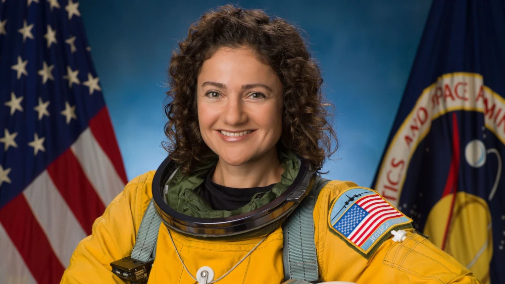 Jessica Meir in her official NASA portrait. Credit: Robert Markowitz/NASA.