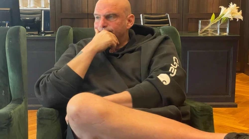 Senator John Fetterman briefs reporters at the David Citadel Hotel in Jerusalem, March 20, 2025. Photo by Alex Traiman/JNS