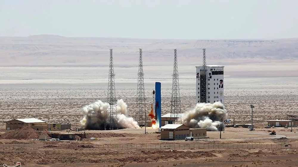 A Simorgh rocket is launched during the inauguration of Imam Khomeini National Space Base in northern Iran, July 27, 2017. Credit: Tasnim news agency via Wikimedia Commons.