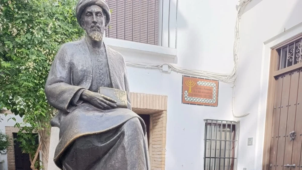 A statue of Maimonides in Cordoba, Spain. Photo: courtesy of ACOM.
